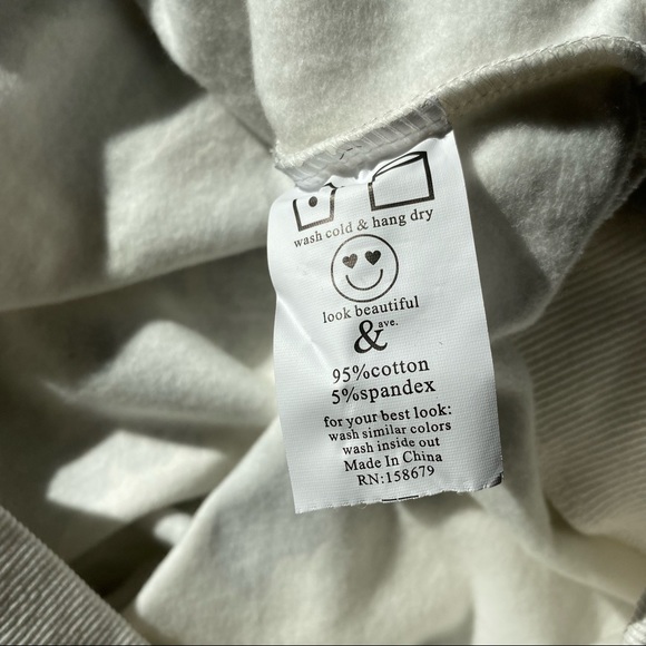 NWT Ampersand Ave Bed of Roses Fleece Pullover - Picture 3 of 5